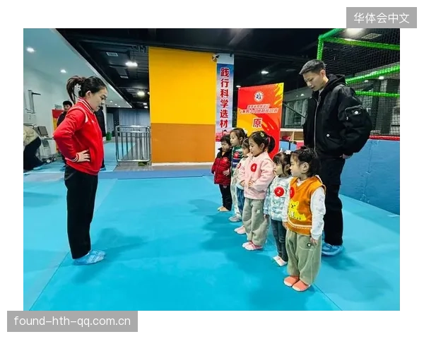 体操小将动作干净利落获得高评分的秘密